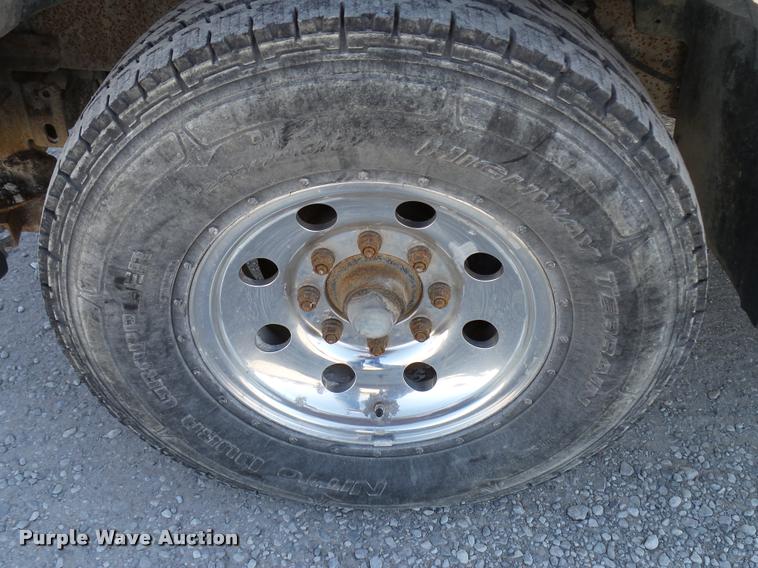 image for item DB2339 2001 Ford F250 XLT SuperCab flatbed pickup truck