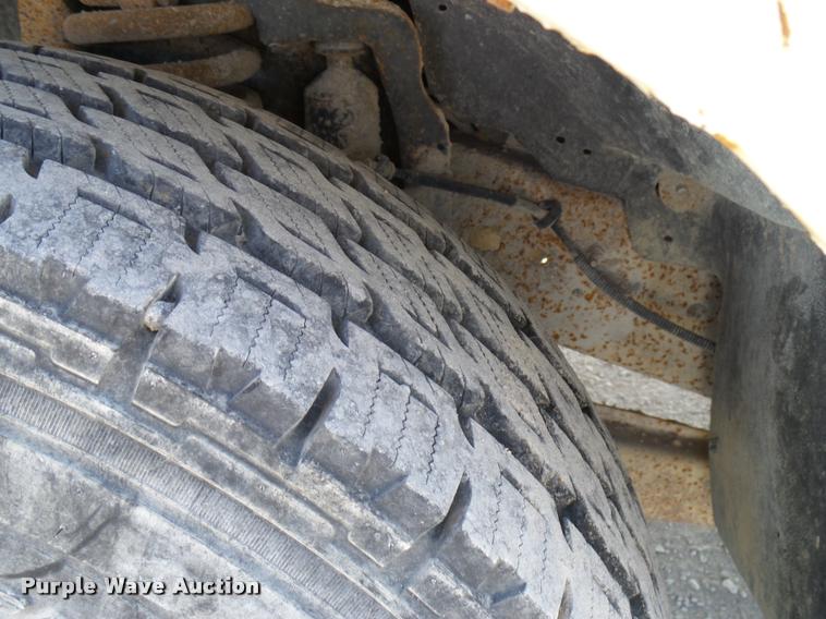 image for item DB2339 2001 Ford F250 XLT SuperCab flatbed pickup truck