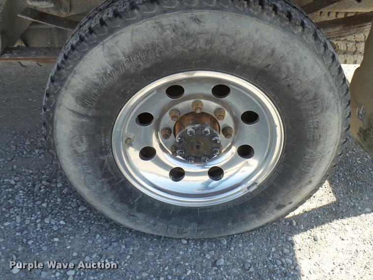 image for item DB2339 2001 Ford F250 XLT SuperCab flatbed pickup truck