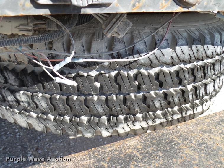 image for item DB2339 2001 Ford F250 XLT SuperCab flatbed pickup truck