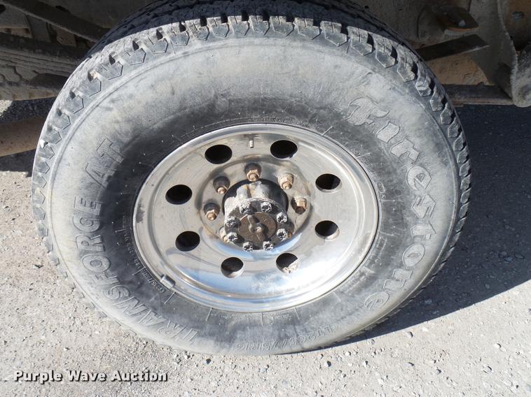 image for item DB2339 2001 Ford F250 XLT SuperCab flatbed pickup truck