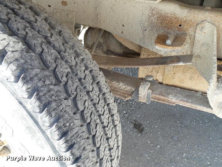 image for item DB2339 2001 Ford F250 XLT SuperCab flatbed pickup truck