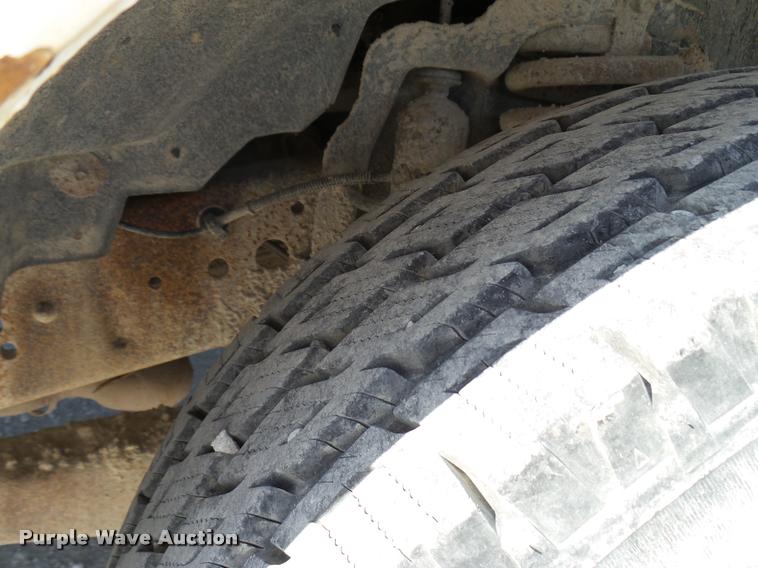 image for item DB2339 2001 Ford F250 XLT SuperCab flatbed pickup truck