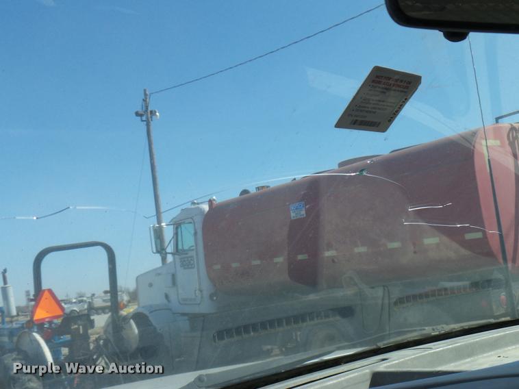 image for item DB2353 1999 Ford F250 Super Duty SuperCab flatbed pickup truck