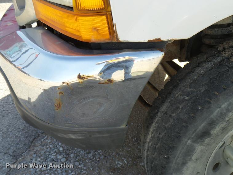 image for item DB2353 1999 Ford F250 Super Duty SuperCab flatbed pickup truck