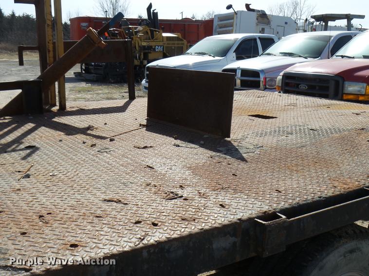 image for item DB2353 1999 Ford F250 Super Duty SuperCab flatbed pickup truck