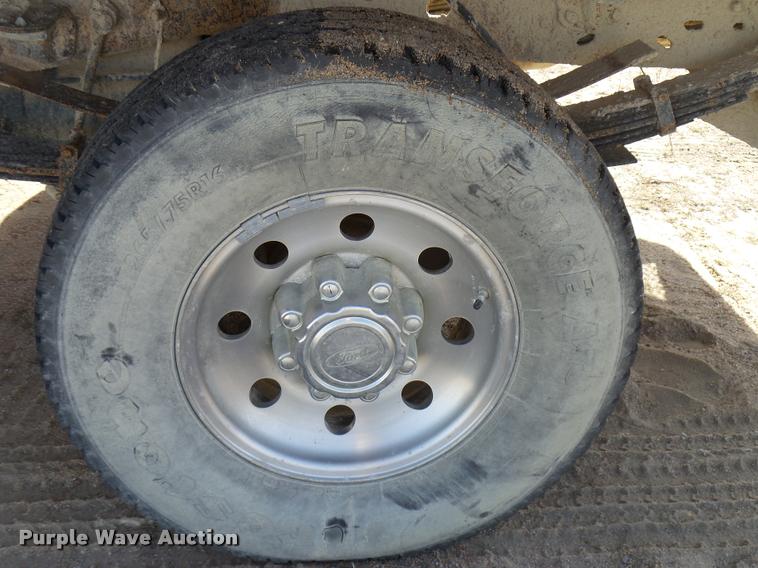 image for item DB2353 1999 Ford F250 Super Duty SuperCab flatbed pickup truck