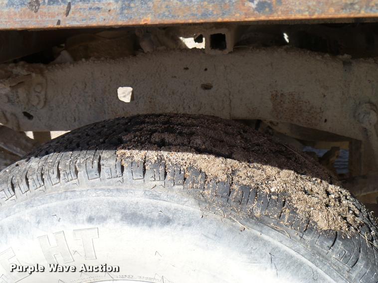 image for item DB2353 1999 Ford F250 Super Duty SuperCab flatbed pickup truck