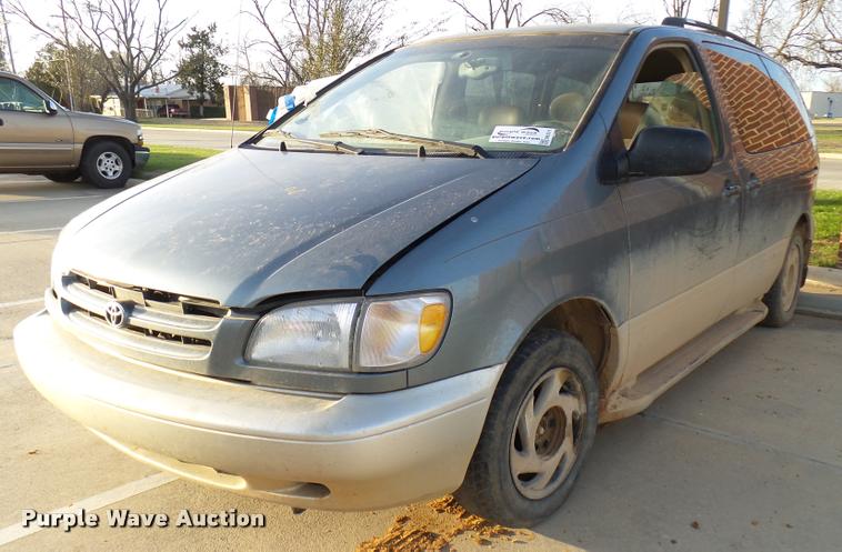 image for item DB2373 1999 Toyota Sienna XLE van