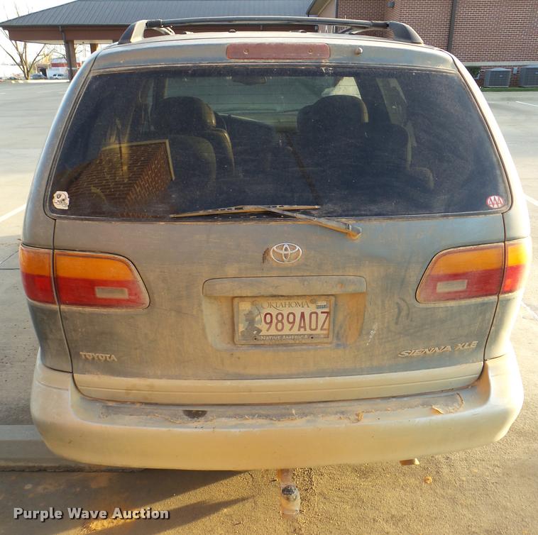 image for item DB2373 1999 Toyota Sienna XLE van