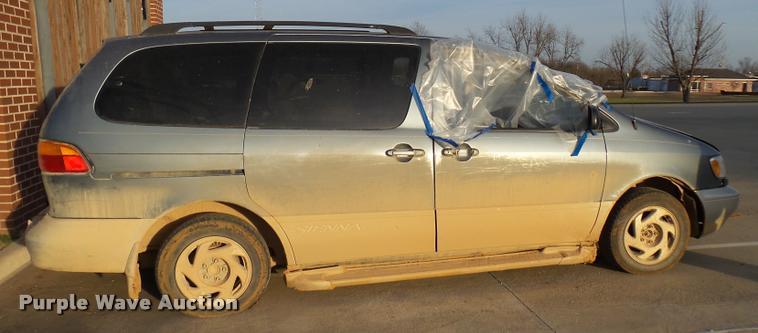image for item DB2373 1999 Toyota Sienna XLE van