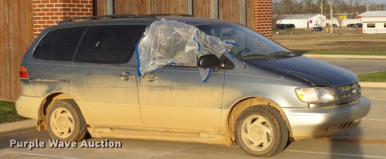 image for item DB2373 1999 Toyota Sienna XLE van