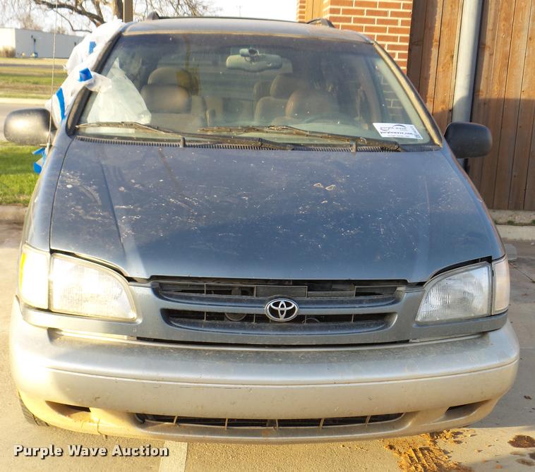 image for item DB2373 1999 Toyota Sienna XLE van