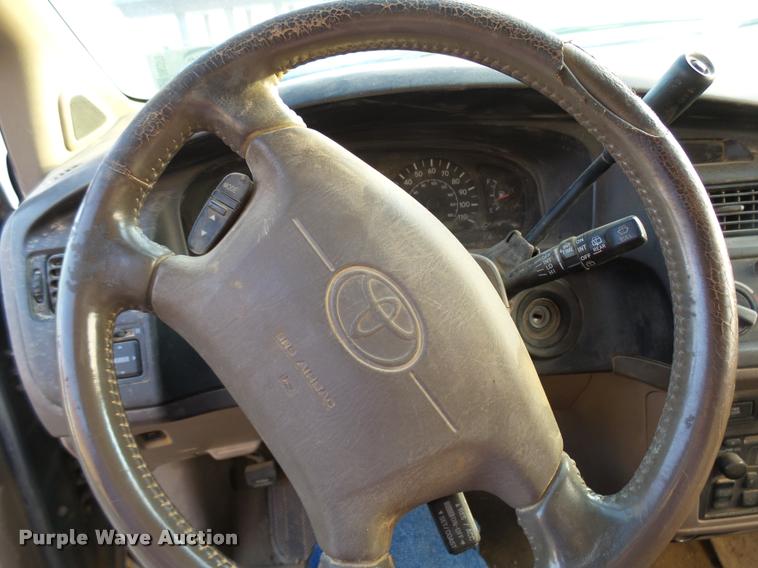 image for item DB2373 1999 Toyota Sienna XLE van