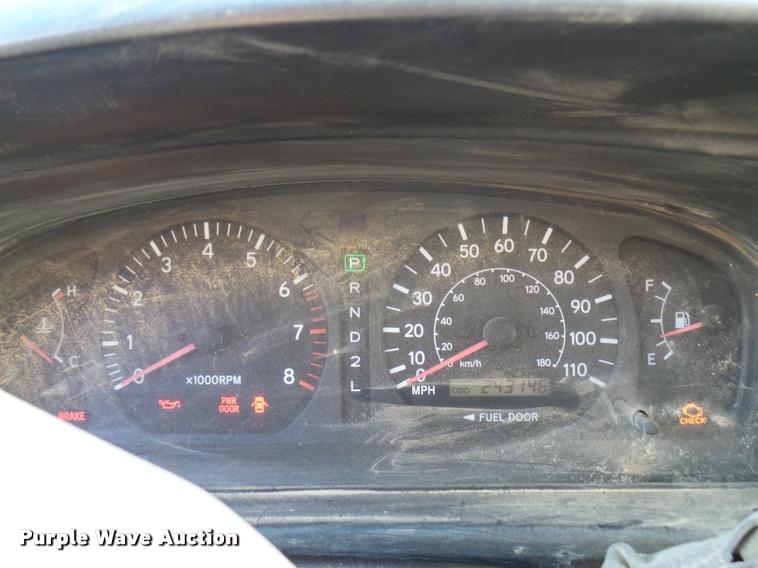 image for item DB2373 1999 Toyota Sienna XLE van