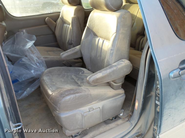 image for item DB2373 1999 Toyota Sienna XLE van