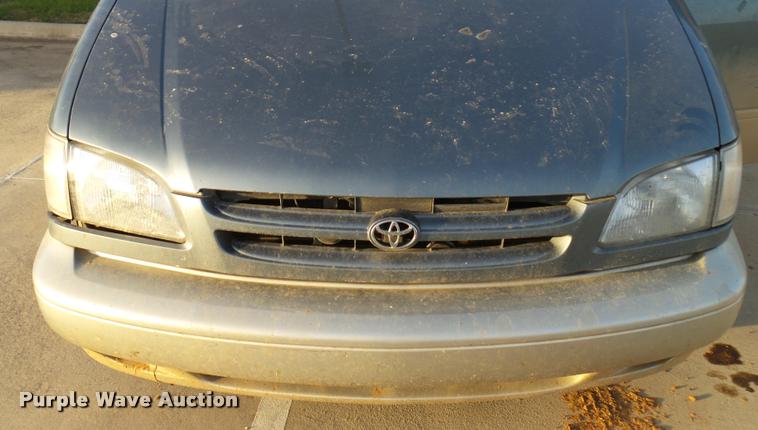 image for item DB2373 1999 Toyota Sienna XLE van