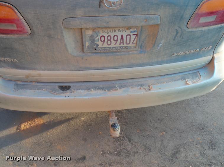 image for item DB2373 1999 Toyota Sienna XLE van