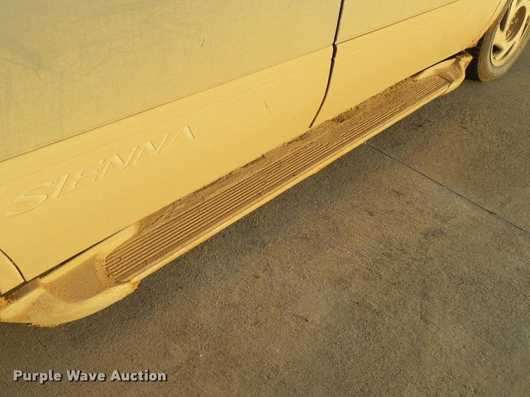 image for item DB2373 1999 Toyota Sienna XLE van