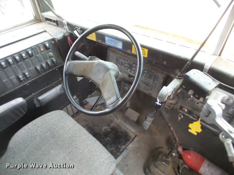 image for item DB2995 1996 International 3800 school bus