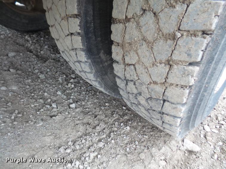 image for item DB2995 1996 International 3800 school bus