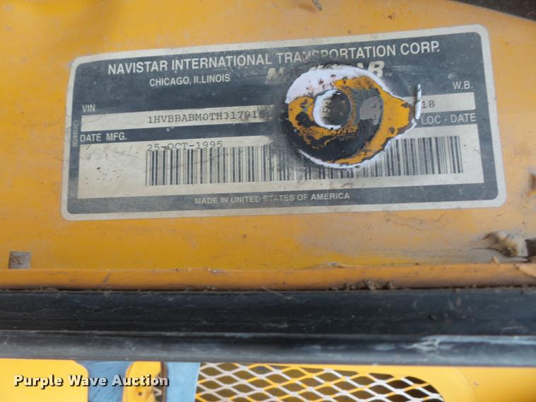 image for item DB2995 1996 International 3800 school bus