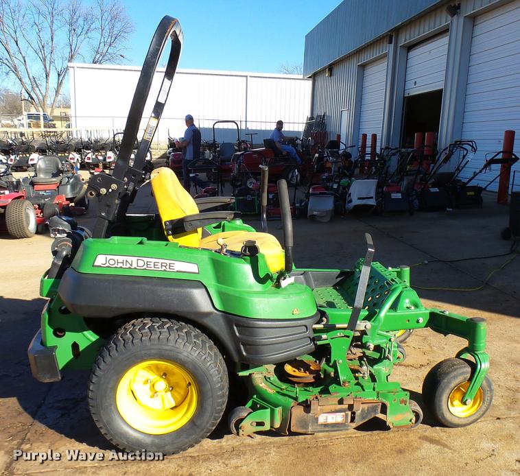 image for item DG9596 2011 John Deere 2925A Z-Track Pro lawn mower