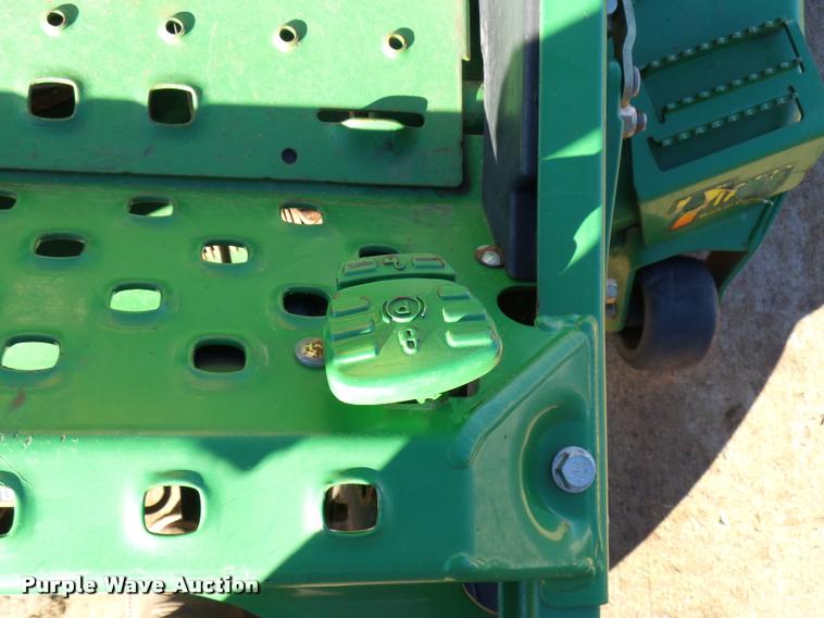 image for item DG9596 2011 John Deere 2925A Z-Track Pro lawn mower