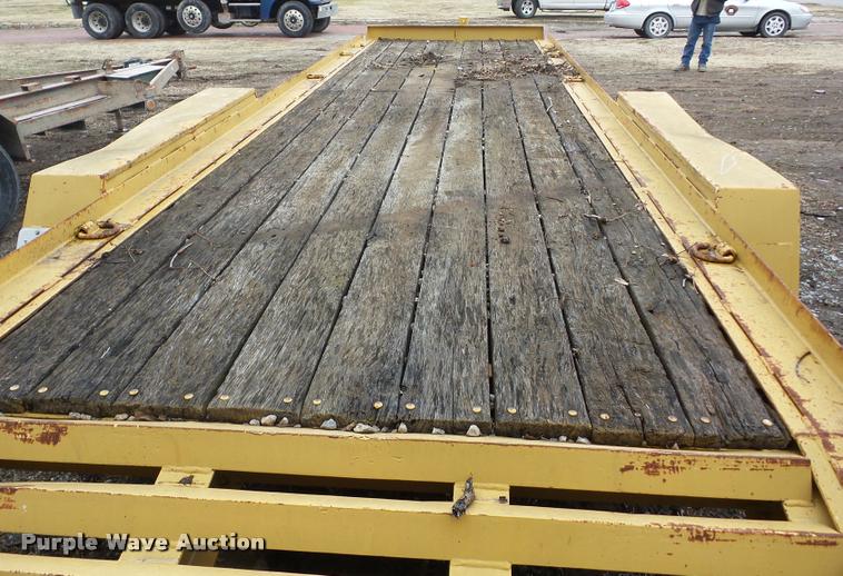 image for item F3162 1999 Redi Haul equipment trailer