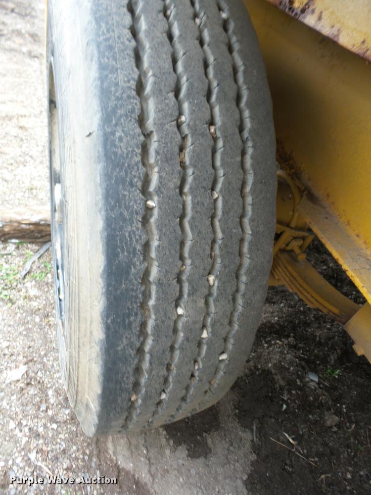 image for item F3162 1999 Redi Haul equipment trailer