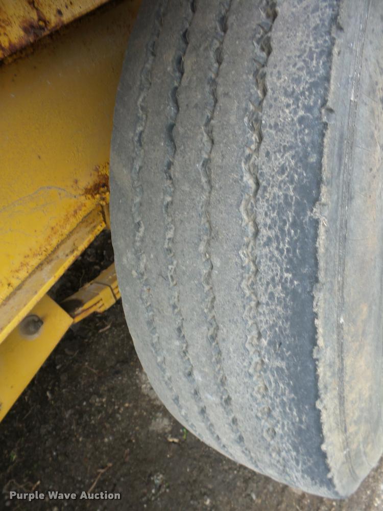 image for item F3162 1999 Redi Haul equipment trailer