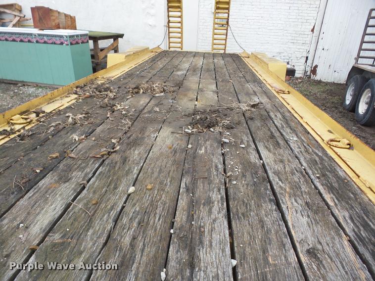 image for item F3162 1999 Redi Haul equipment trailer