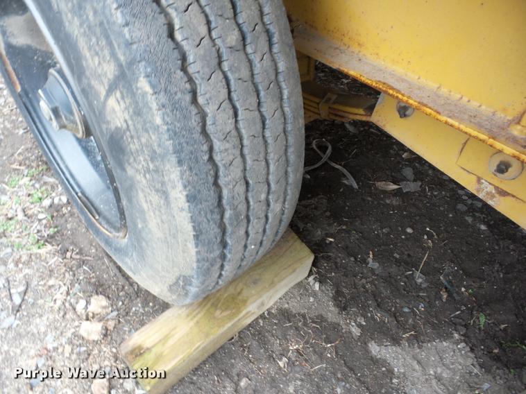 image for item F3162 1999 Redi Haul equipment trailer