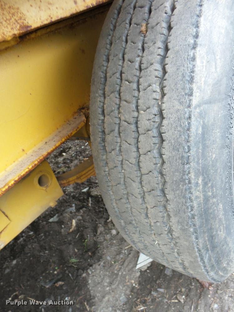 image for item F3162 1999 Redi Haul equipment trailer