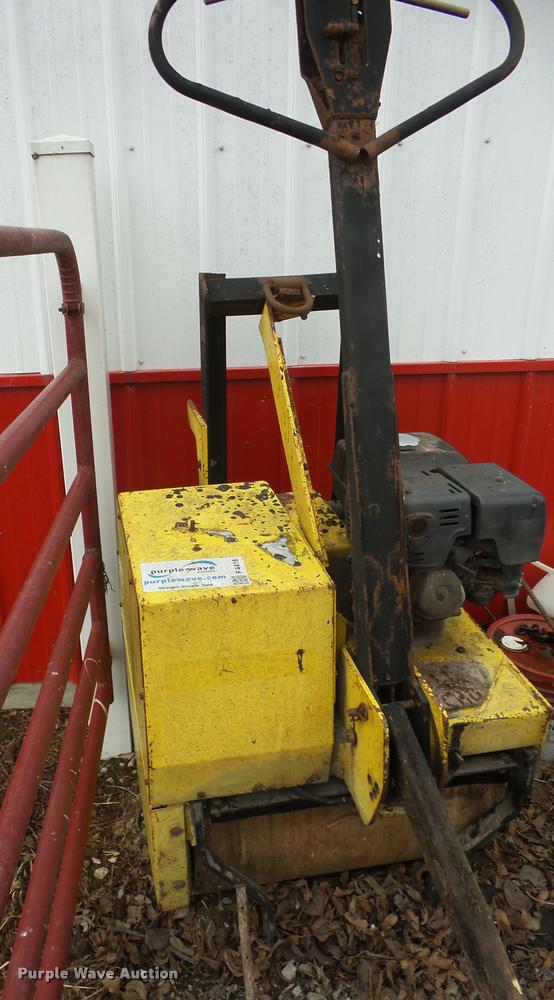 image for item F4418 Wacker RSS 800A roller