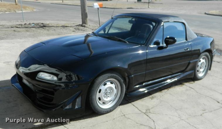 image for item J8757 1990 Mazda MX-5 Miata convertible