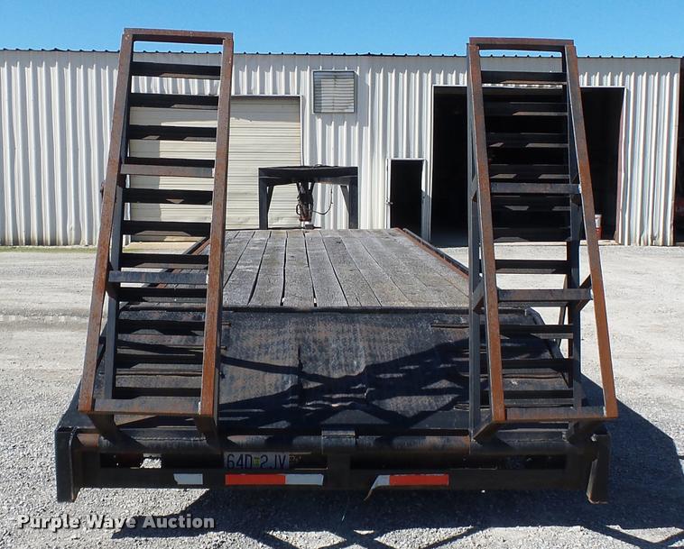 image for item K3344 1996 Donahue HF24BT equipment trailer