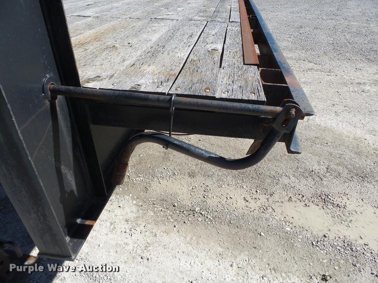 image for item K3344 1996 Donahue HF24BT equipment trailer