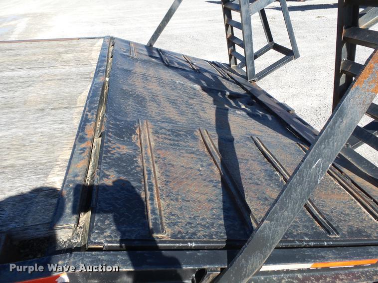 image for item K3344 1996 Donahue HF24BT equipment trailer