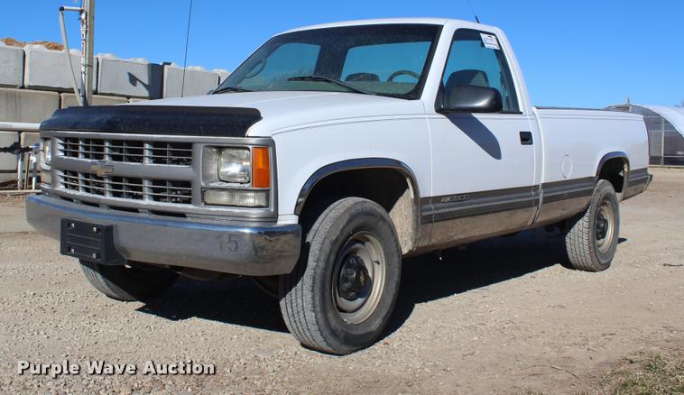 image for item K5781 2000 Chevrolet 2500 pickup truck