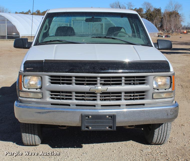 image for item K5781 2000 Chevrolet 2500 pickup truck
