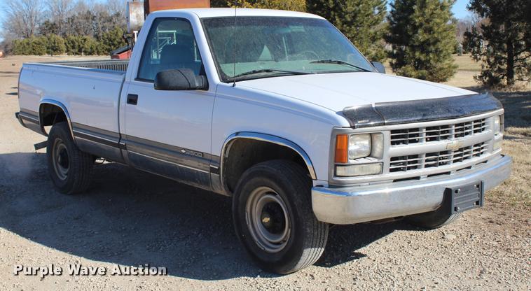 image for item K5781 2000 Chevrolet 2500 pickup truck