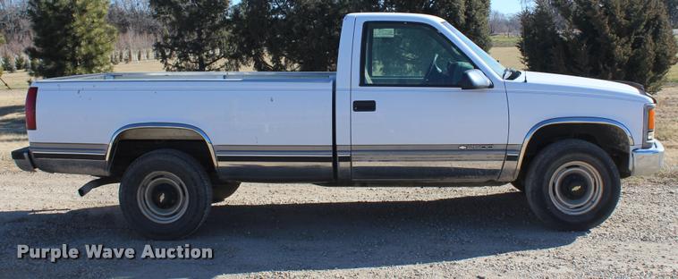image for item K5781 2000 Chevrolet 2500 pickup truck