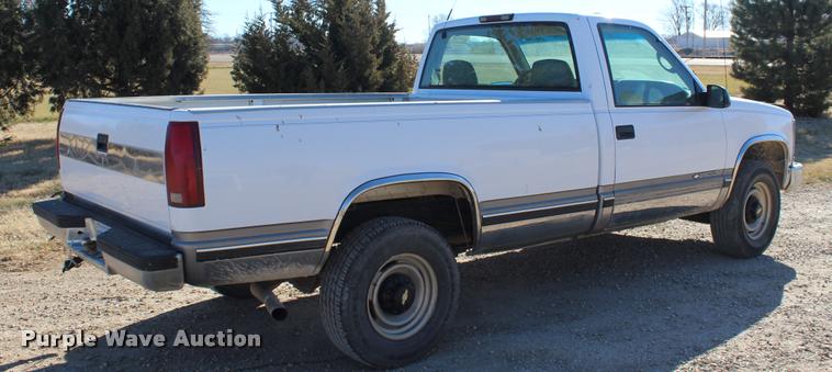 image for item K5781 2000 Chevrolet 2500 pickup truck