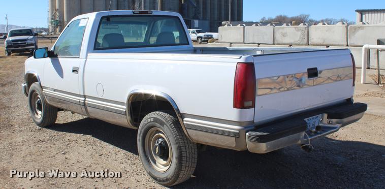 image for item K5781 2000 Chevrolet 2500 pickup truck