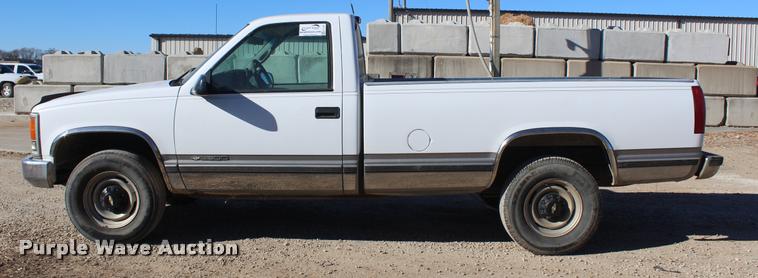 image for item K5781 2000 Chevrolet 2500 pickup truck