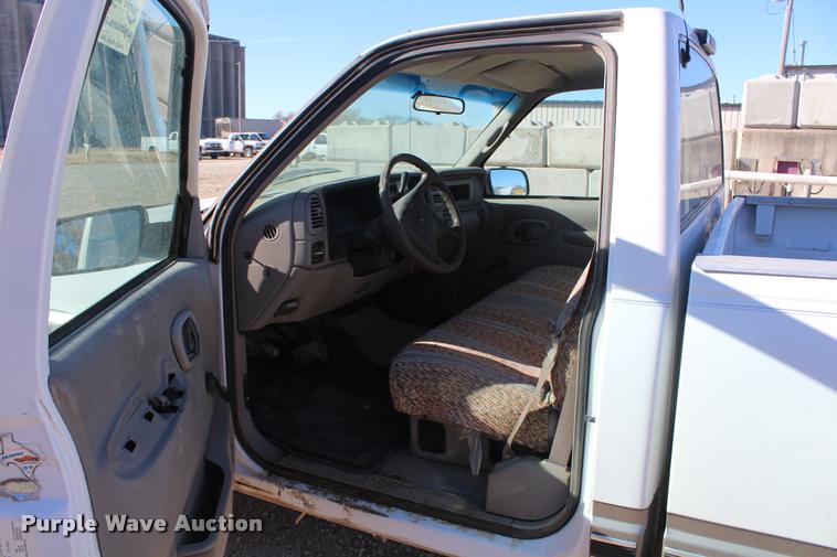 image for item K5781 2000 Chevrolet 2500 pickup truck