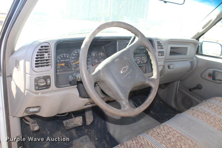 image for item K5781 2000 Chevrolet 2500 pickup truck