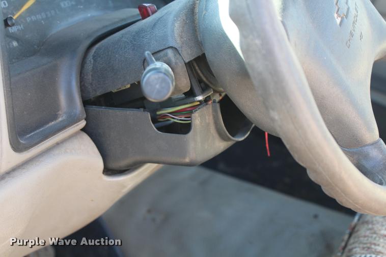 image for item K5781 2000 Chevrolet 2500 pickup truck