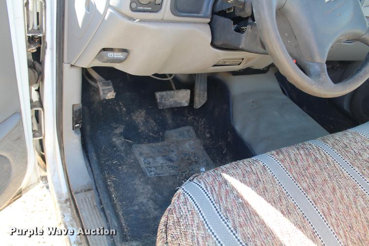 image for item K5781 2000 Chevrolet 2500 pickup truck